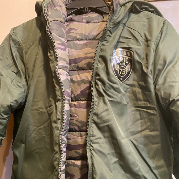 BOYS LARGE REVERSIBLE MILITARY STYLE PUFFER COAT - Picture 2 of 8